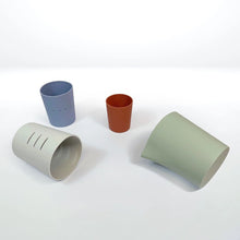 Charger l&#39;image dans la galerie, Jouet de bain empilable - Silistack Silicone stacking toy cups set 4 pc
